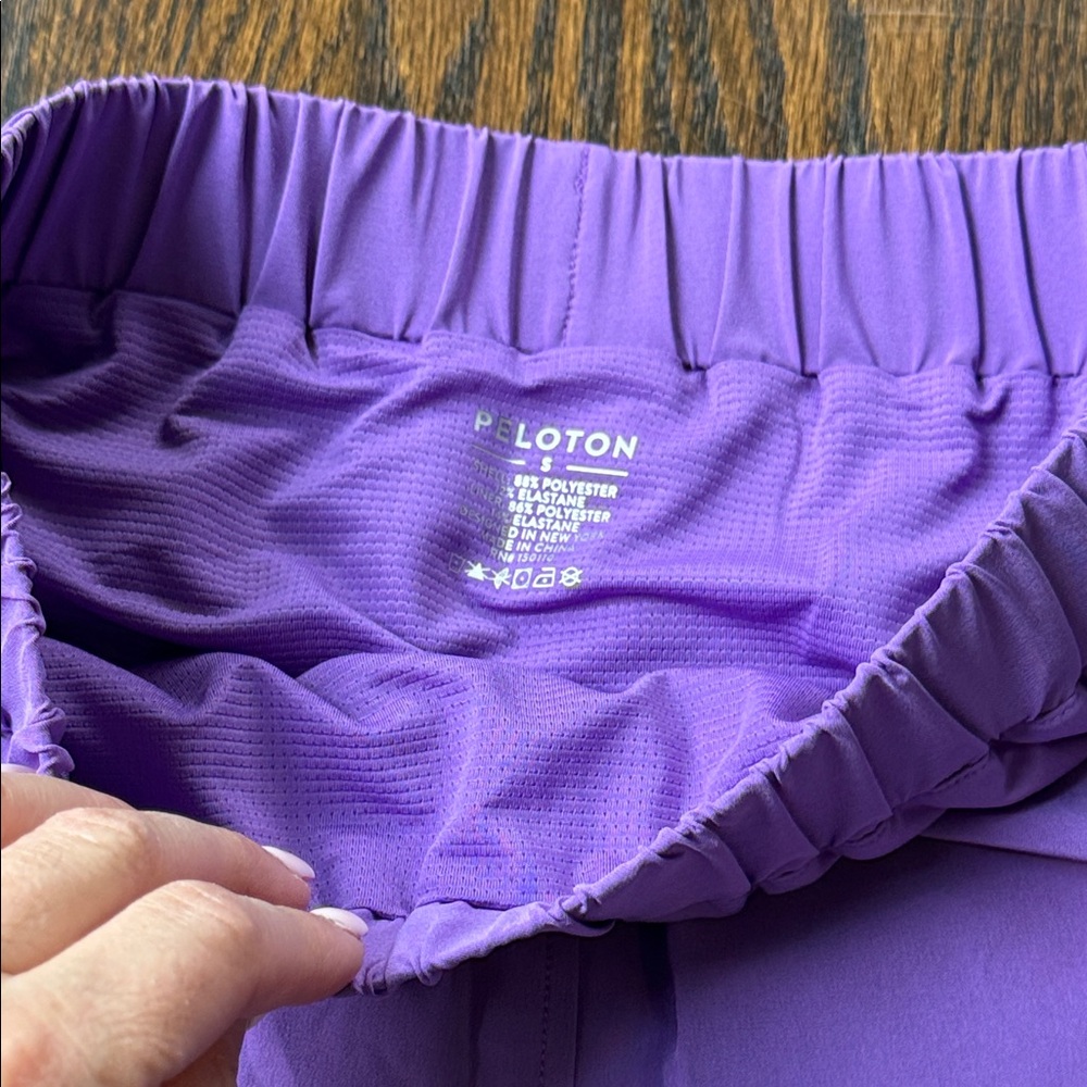 NWT Peloton 3" Output Geometric Run Short - Picture 3 of 10